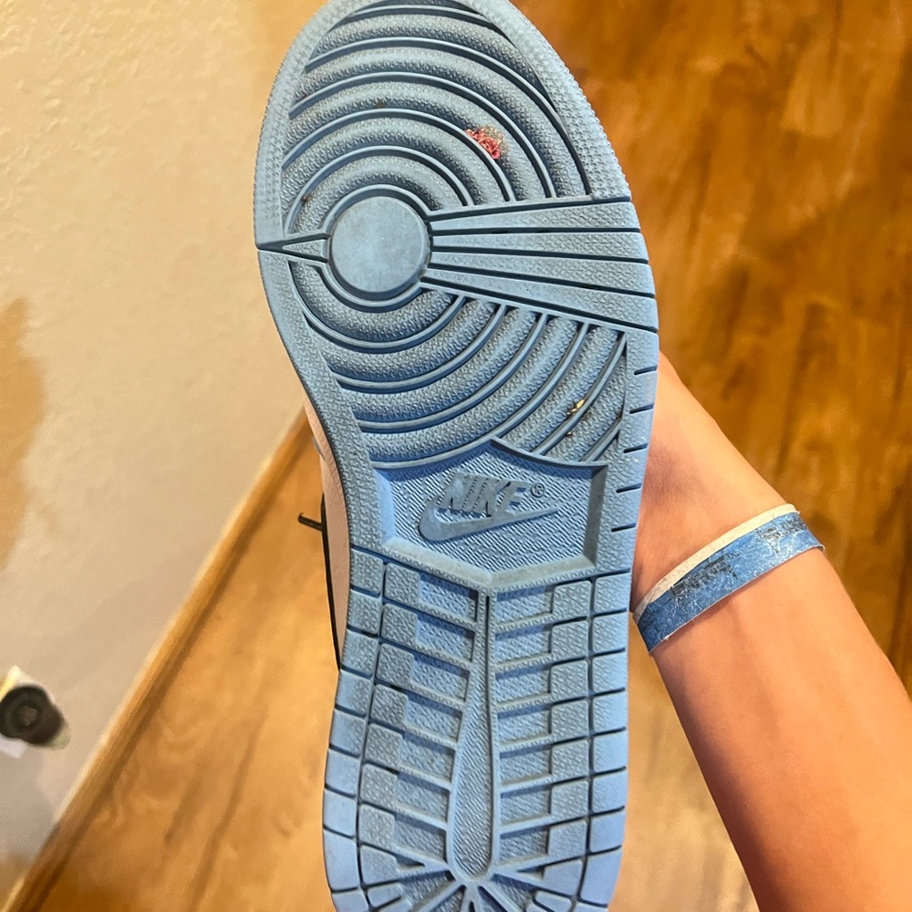 Unc blue Jordan 1s - Picture 3 of 15